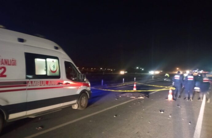 Niğde ilinde meydana gelen trafik kazasında, otomobilin çarptığı motosiklet sürücüsü ne yazık ki hayatını kaybetti.