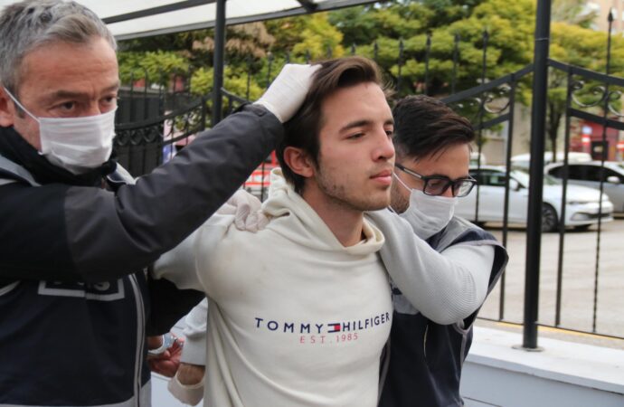Sosyal medya üzerinden Filistinlilere saldırıyı destekleyen ve hakaretlerde bulunan bir şüpheli gözaltına alındı. (3)