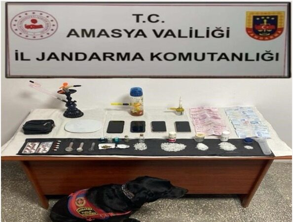 Amasya’da uyuşturucu ticareti yapan 3 kişi tutuklandı.
