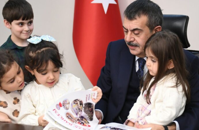 Bakan Tekin, Erzurum’dan gelen özel eğitim ve anaokulu öğrencileriyle buluştu.