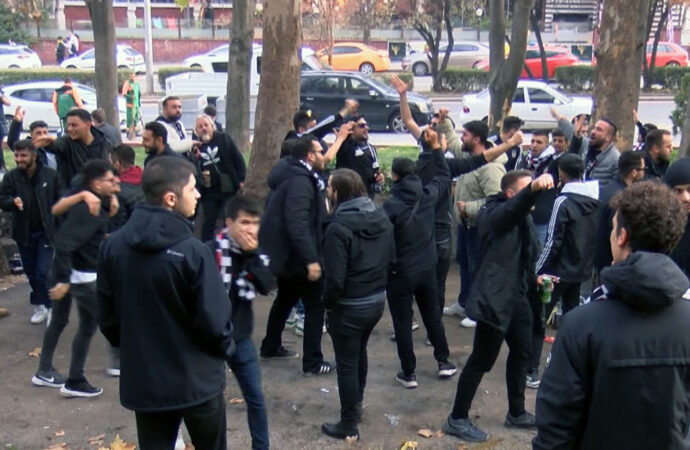Beşiktaş taraftarları, Eryaman Stadı’nda buluştu.
