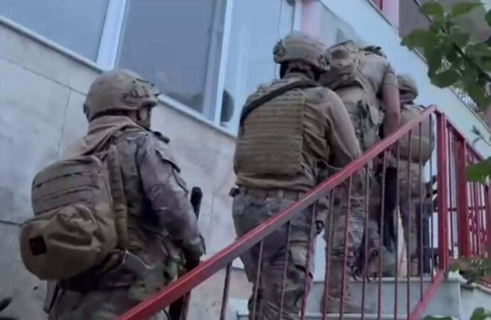 Çanakkale ilinde gerçekleştirilen operasyon sonucunda, tefecilik faaliyetlerine yönelik olarak 14 kişi gözaltına alındı.