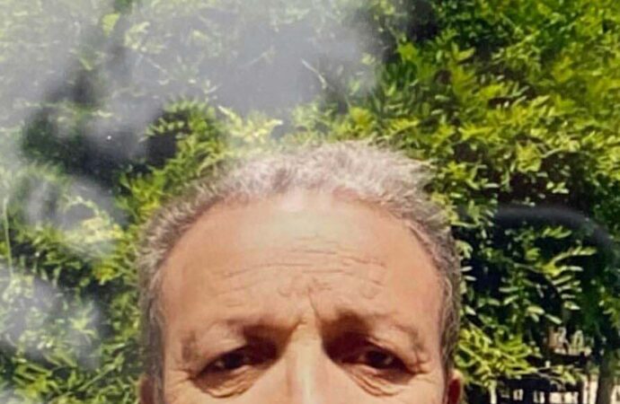 Haber alınamayan bir durumun ardından, elleri arkadan bağlı olarak tavana asılı bir ceset bulundu.