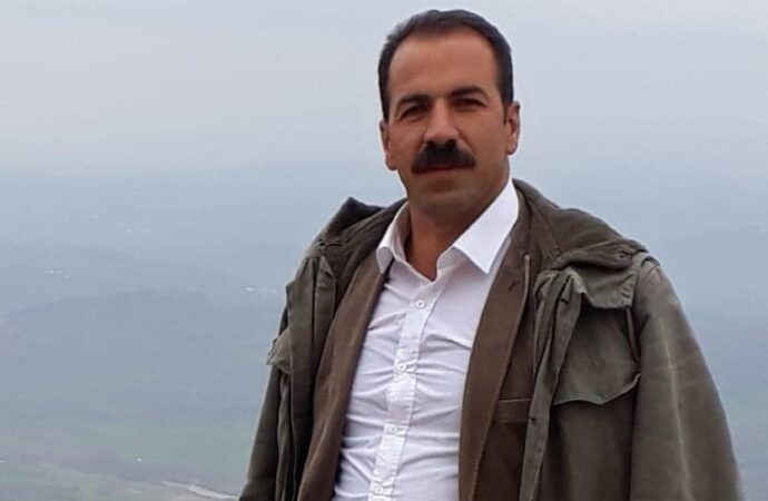 Diyarbakır’da bir muhtar başından vurularak hayatını kaybetti.