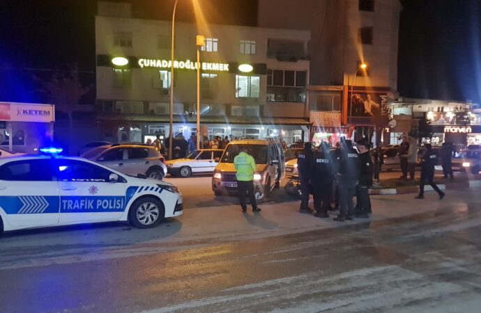Hafif ticari araçla çarpışan motosiklet sürücüsü maalesef hayatını kaybetti.