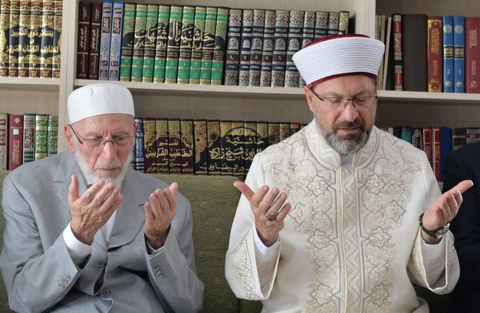 Eski Diyanet İşleri Başkanı Lütfi Doğan, vefat etti.