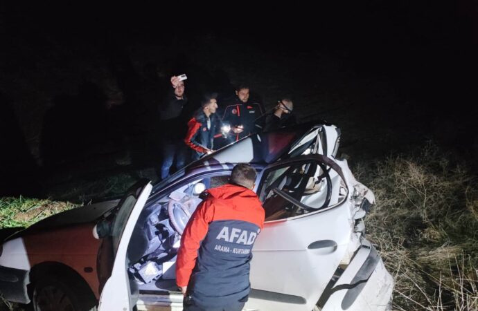 Bir arıza nedeniyle park edilen bir otomobile TIR çarptı. Kazada 1 kişi hayatını kaybederken, 1 kişi de yaralandı.