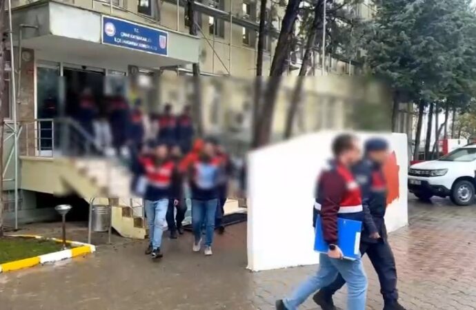 3 ilde 64 kişiyi ‘oltalama’ yöntemiyle dolandıran 5 şüpheli, polis tarafından yakalandı.