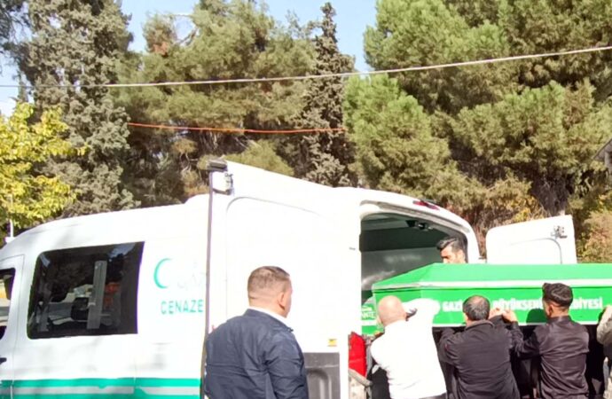 19 yaşındaki bir genç olan Cuma, silahlı bir kavgada hayatını kaybetti.