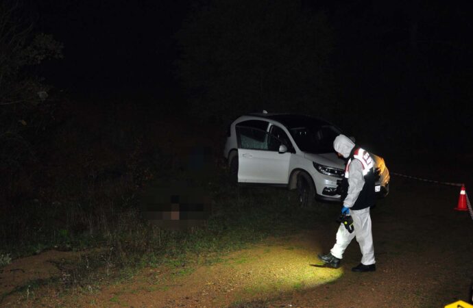 Manisa’da dehşet verici bir olay yaşandı. Bir adam, eşi ve kayınbiraderini öldürdükten sonra intihar etti.