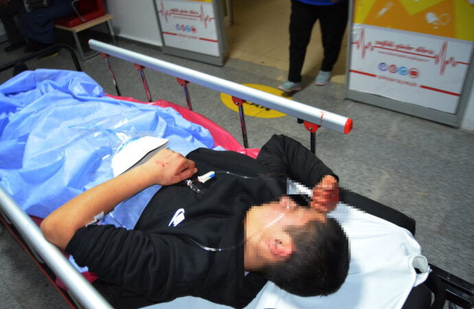 Aksaray ilinde meydana gelen olayda, henüz 15 yaşında olan bir çocuk, sokakta bıçaklı saldırıya maruz kaldı.
