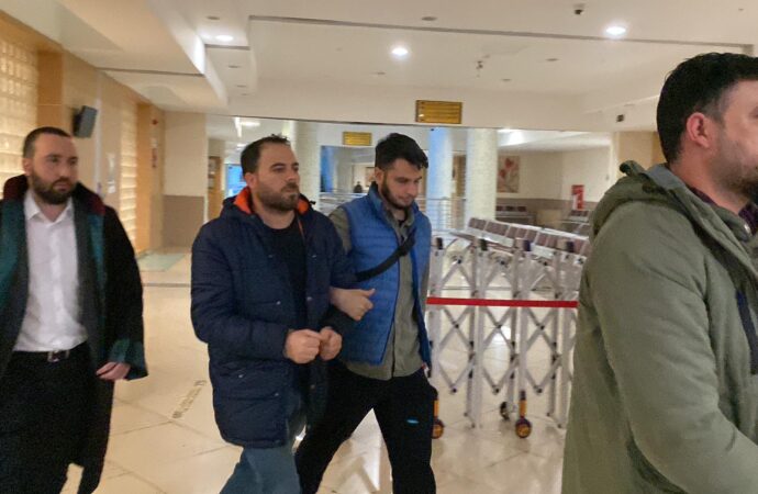 Eski futbolcu Oktay Derelioğlu ve eşine saldıran şüpheliler, polis tarafından tutuklandı.