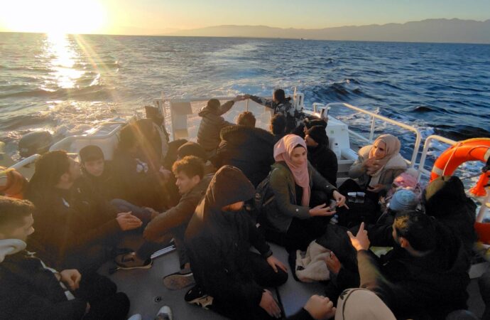 Bodrum açıklarında 57 kaçak göçmen yakalandı.
