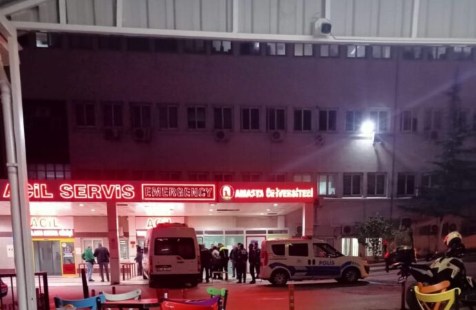 TIR’ın dorsesinden 61 kaçak göçmen tespit edildi.