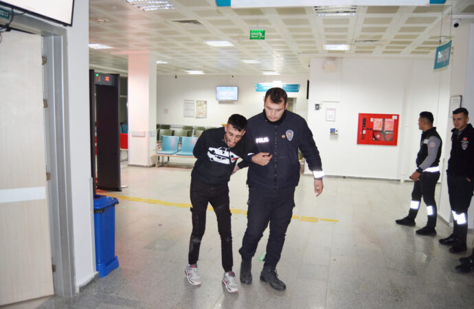 Bir sürücünün ‘Dur’ ihtarına uymaması durumunda 2 yıl hapis cezasıyla karşılaşabileceği ortaya çıktı.