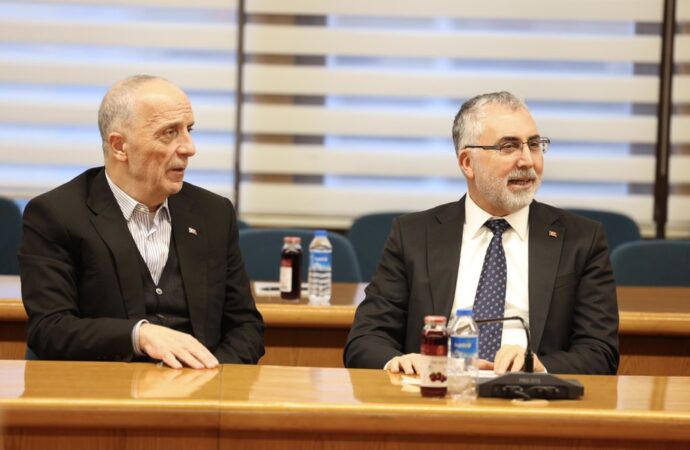 Milli Savunma Bakanı Işıkhan, TÜRK-İŞ Genel Başkanı Atalay’ı ziyaret ederek ‘Hayırlı olsun’ dileklerini iletti.