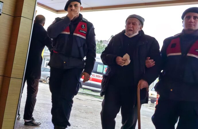 81 yaşındaki bir kişi, nafaka ödememesi sebebiyle cezaevine girdi ve bu durum karşısında gözyaşı döktü.