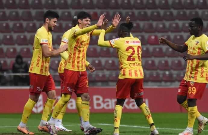 Kayserispor, Vanspor FK’yı 4-0 mağlup etti.