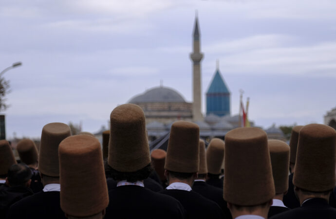 Mevlana anma törenleri, ‘Vuslat Vakti’ yürüyüşüyle başladı.