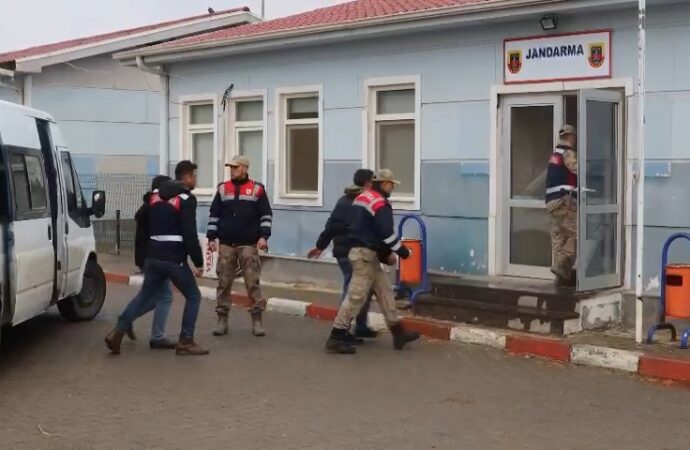 7 yıllık bir süre boyunca gerçekleştirilen göçmen kaçakçılığı operasyonunda, yetkililer 16 organizatörü gözaltına aldı.
