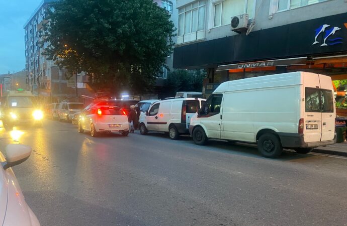 Güngören ilçesinde meydana gelen olayda, yola aniden atlayan bir çocuğa bir otomobil çarptı.