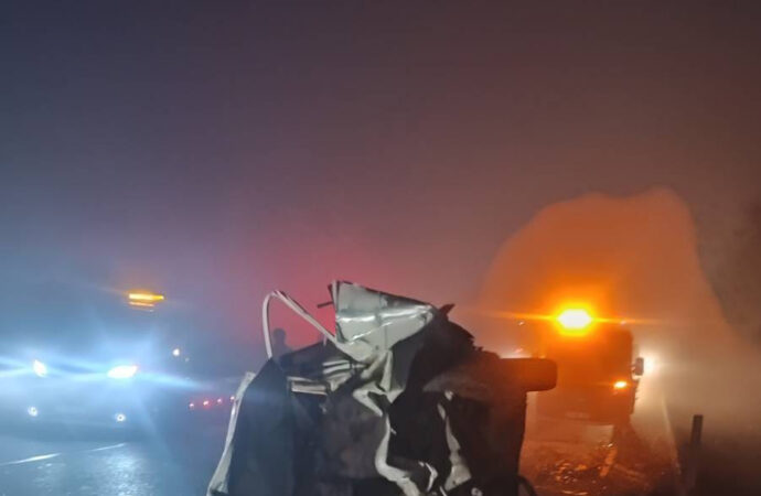 Isparta ilinde meydana gelen trafik kazasında, iki otomobil çarpıştı. Kazada maalesef 2 kişi hayatını kaybederken, 2 kişi de yaralandı.