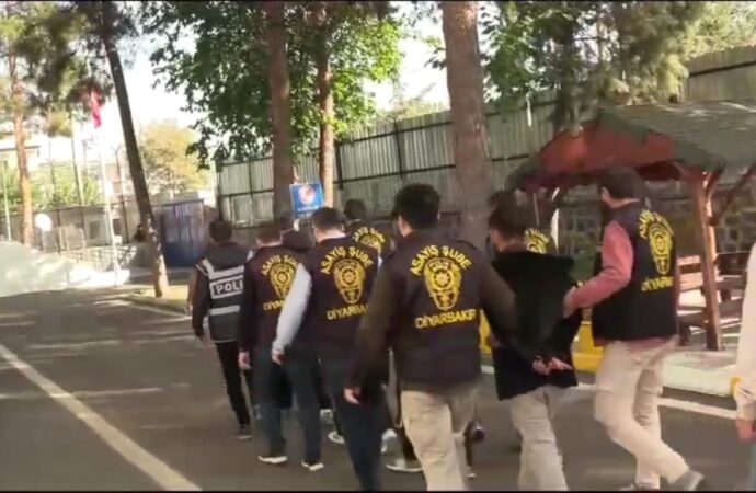 Yasa dışı bahis çetesine yönelik gerçekleştirilen operasyonda, 15 şüpheli gözaltına alındı ve tutuklandı.