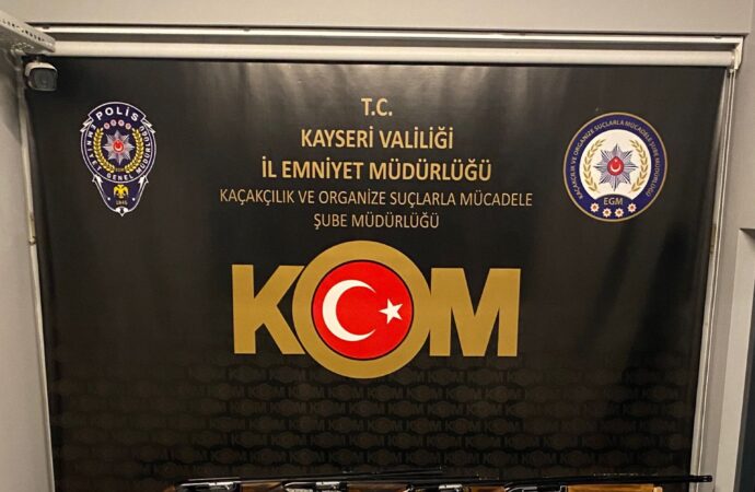 Kayseri’de kaçak silah ticareti yapan 3 kişi gözaltına alındı.