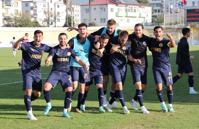 Menemen FK, dışarıda tutulmuyor.
Yukarıdaki ifade gazeteci diline uygun olarak şu şekilde yeniden yazılabilir:
Menemen FK, deplasmanda başarılı sonuçlar elde ediyor.
