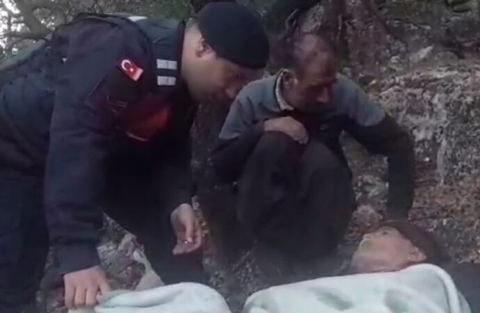 Alzheimer hastalığı olan bir kişi kayboldu ve sonrasında düşerek ayağını kırdı.
