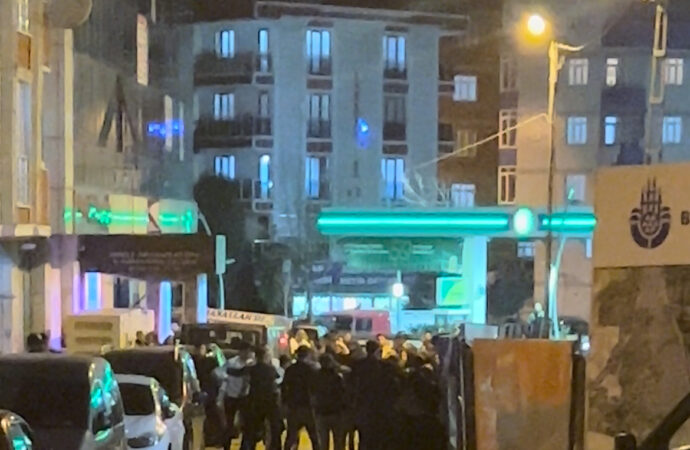 Sultangazi ilçesinde gerçekleşen bir düğünde iki grup arasında çıkan kavga olayı yaşandı.