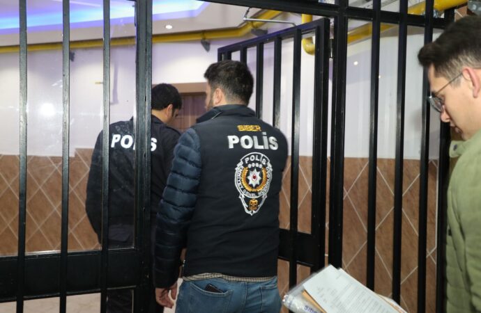 6 farklı ülkede yasa dışı bahis ve sanal kumar aracılarına yönelik operasyon gerçekleştirildi. Operasyon sonucunda 17 kişi gözaltına alındı.