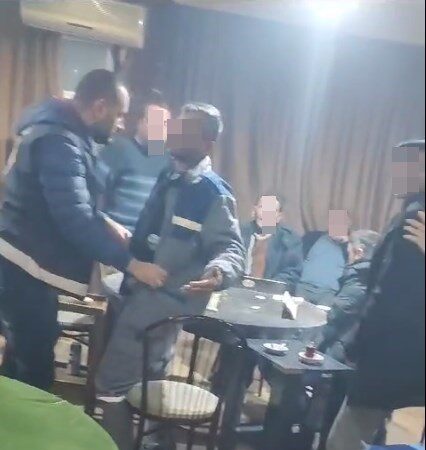Kumar oynayanlar, dernekte suçüstü yakalandı.