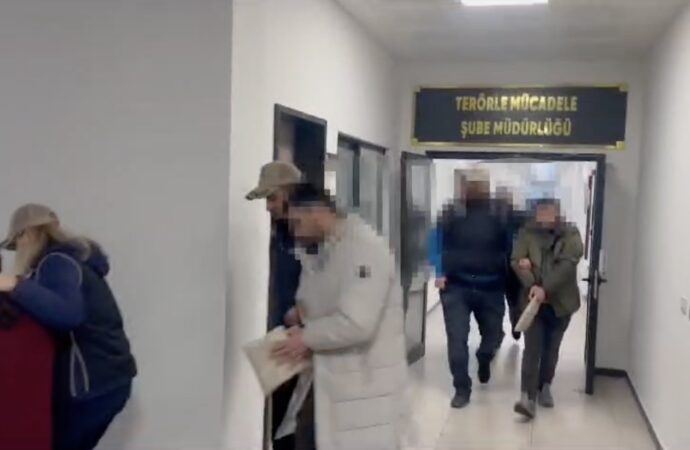 Kocaeli’de gerçekleştirilen operasyonla FETÖ’nün mahrem yapılanmasına yönelik olarak 2 kişi tutuklandı.