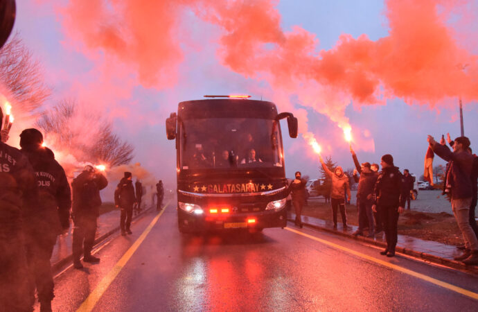 Galatasaray, Sivas deplasmanında muhteşem bir karşılama ile karşılandı.