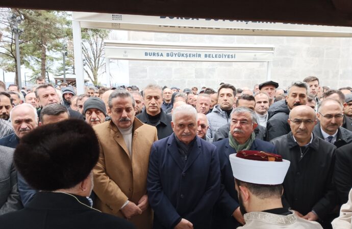 Faruk Çelik, babasının ardından sadece 2 hafta sonra annesini de kaybetti.