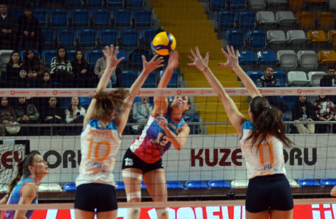 Kuzeyboru, PTT’yi 3-2 mağlup etti.