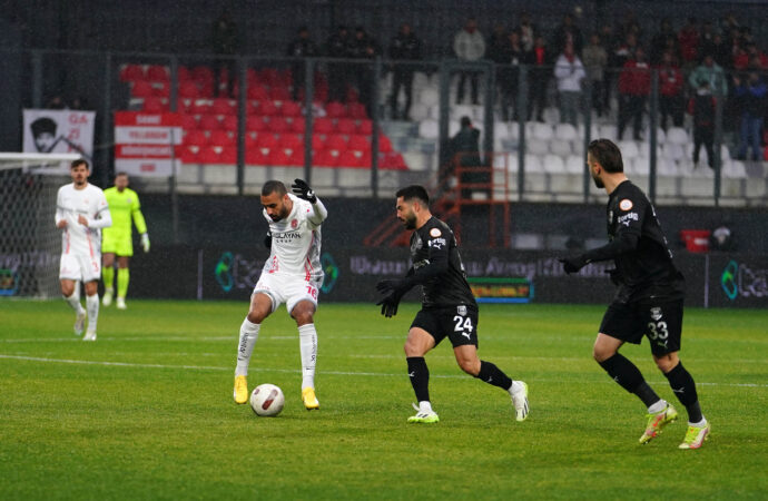 Pendikspor ile Antalyaspor arasındaki mücadelede skor 0-1 olarak sonuçlandı.