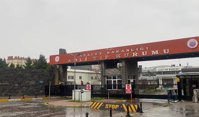 Başakşehir’deki kaza sonucunda hayatını kaybeden 4 kişinin cenazeleri adli tıp kurumu tarafından alındı.