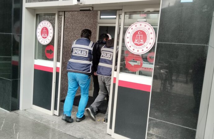 30 yıl hapis cezası ile aranan bir hükümlü, yakalanarak gözaltına alındı.