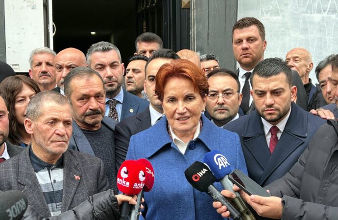 İYİ Parti Genel Başkanı Meral Akşener, Manisa’da şehit ailesini ziyaret etti.