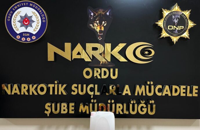 Uyuşturucu ticaretiyle ilgili olarak dört kişi tutuklandı.
