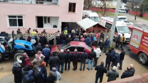 Evde yangın çıktı ve elektrikli ısıtıcının devrilmesi sonucunda 95 yaşındaki bir kadın hayatını kaybetti.