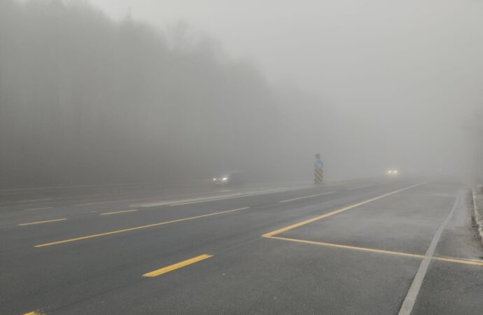 Bolu Dağı’nda sis etkili oldu.