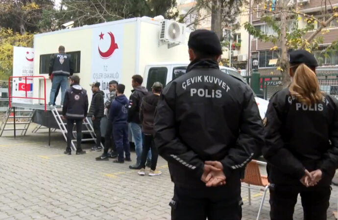 ‘Kalkan-7’ operasyonları kapsamında 2 bin 155 kaçak göçmen yakalandı.