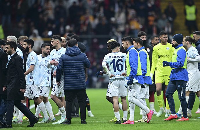 Galatasaray-Adana Demirspor maçının VAR kaydı: Penaltı konusunda görüş birliği