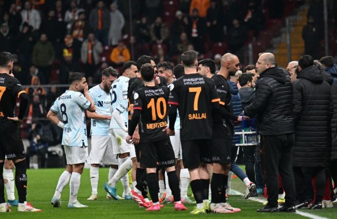 Galatasaray’dan TFF’ye başvuru: ’46 pozisyonun da VAR kayıtları açıklansın’