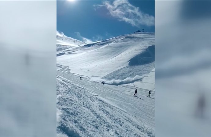 Palandöken’de çığ düştü, kuzey pistine kadar geldi