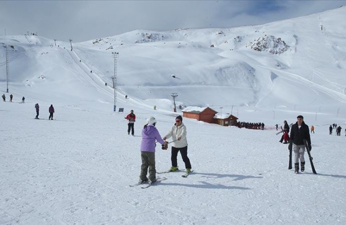 Hakkari’nin ilk kayak merkezi: Pistler doldu