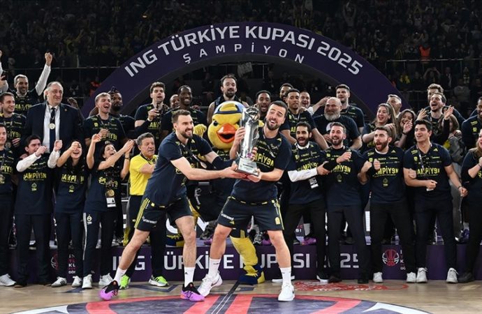 Fenerbahçe Beşiktaş’ı farklı yendi, kupayı aldı